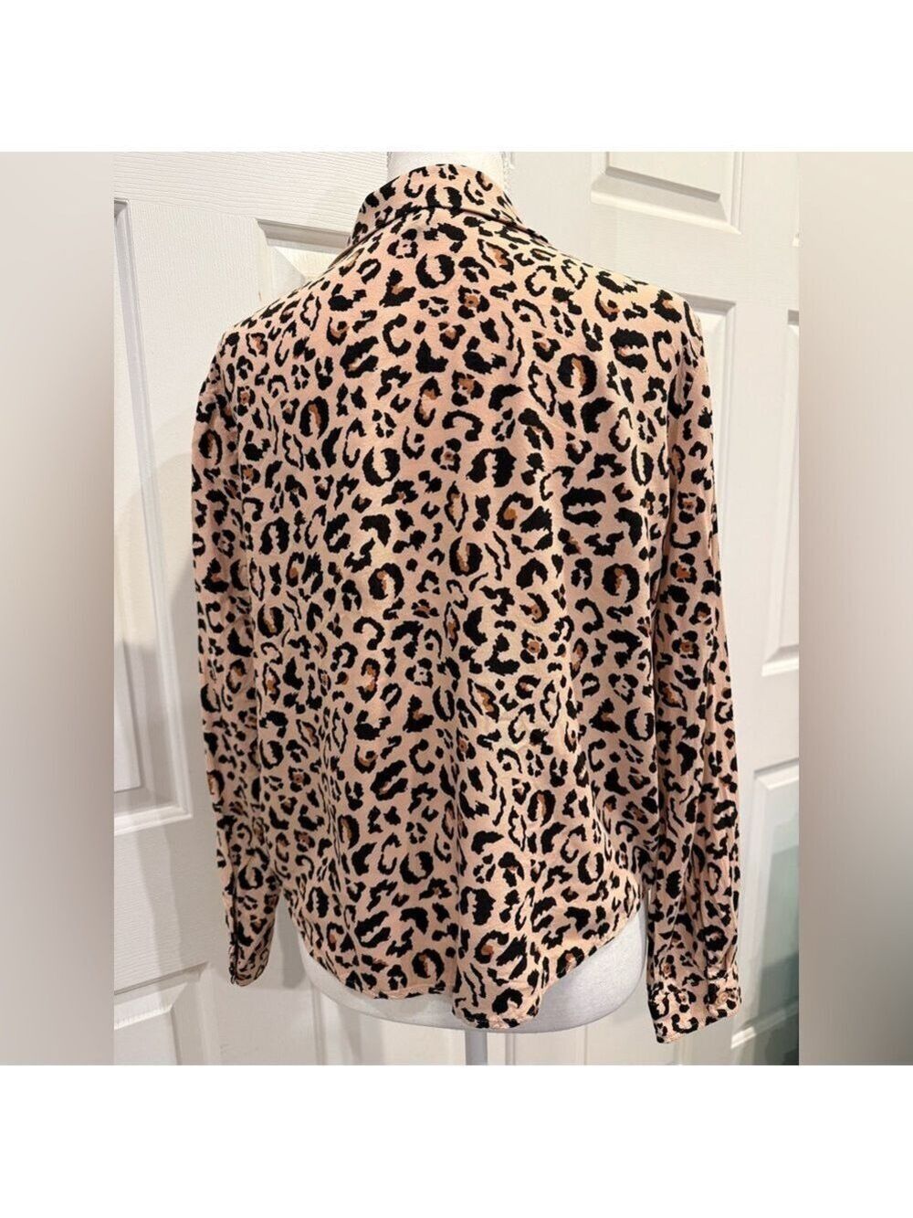 H&M Divided Leopard Print Button Down Blouse Tan Black Size 6 - Picture 7 of 9